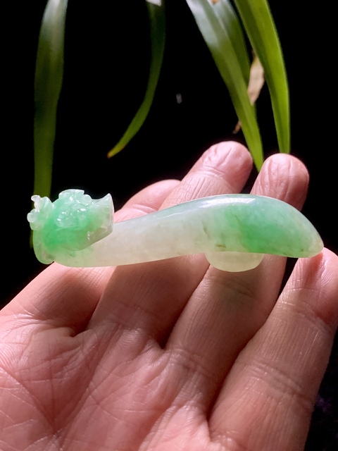 古玩玉器清代冰種天然翡翠“龍首帶鉤”拍賣,當(dāng)前價(jià)格45000元