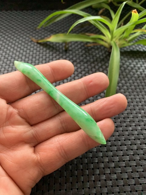 古玩玉器清代翡翠雕“素紋發簪”拍賣,當前價格11000元