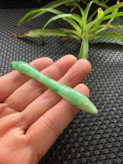 古玩玉器清代翡翠雕“素紋發簪”拍賣,當前價格11000元