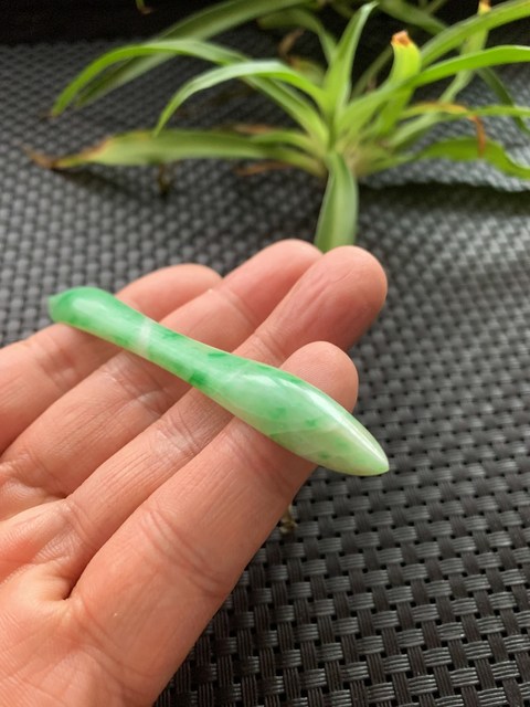 古玩玉器清代翡翠雕“素紋發簪”拍賣,當前價格11000元