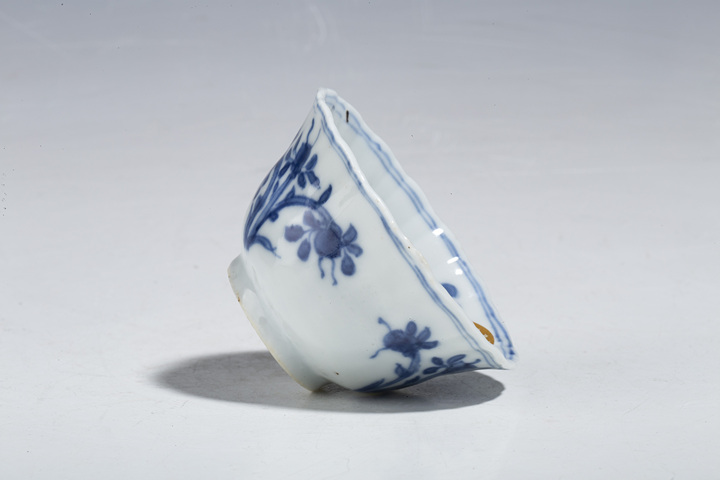 古玩陶瓷清康熙·青花花卉紋花口杯拍賣,當前價格0元
