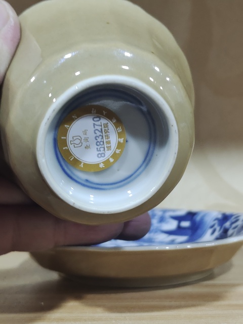 古玩陶瓷清晚·外米黃釉內青花山水花鳥紋花口杯碟一套拍賣,當前價格2800元