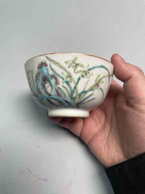 古玩陶瓷清同治·粉彩蘭草紋詩文茶碗拍賣,當(dāng)前價格880元