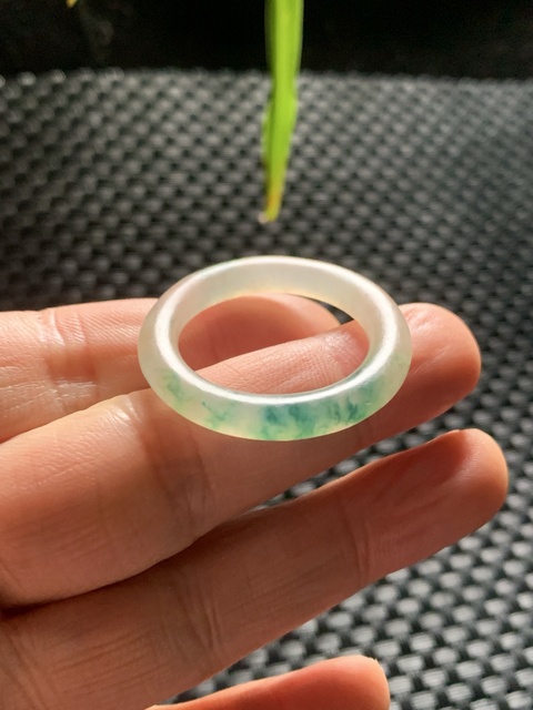 古玩玉器清代天然翡翠雕“素紋環”拍賣,當前價格18000元
