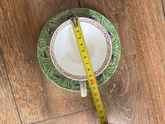 古玩陶瓷廣彩白菜紋杯碟拍賣(mài),當(dāng)前價(jià)格700元