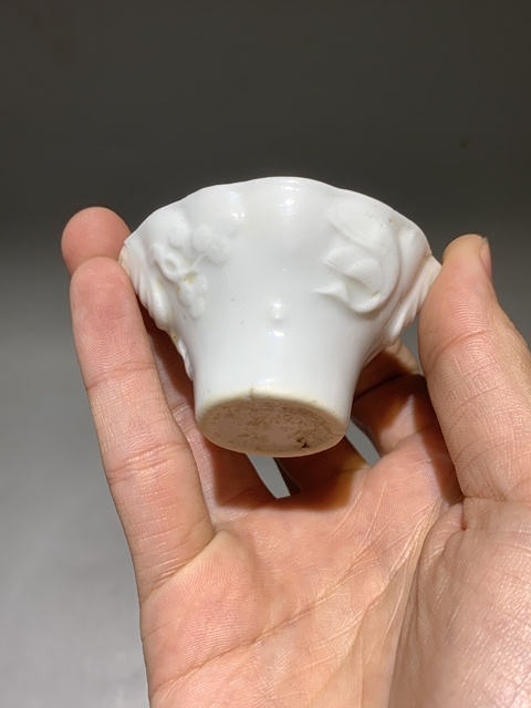 古玩陶瓷清早期德化窯白釉龍鶴杯拍賣,當前價格999元