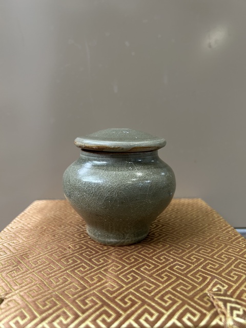 古玩陶瓷明龍泉小蓋罐拍賣，當(dāng)前價格2000元