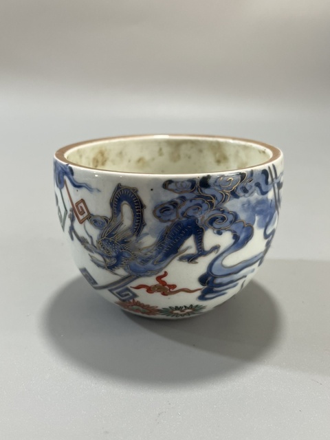古玩陶瓷日本明治青花礬紅龍紋案缸拍賣,當前價格700元