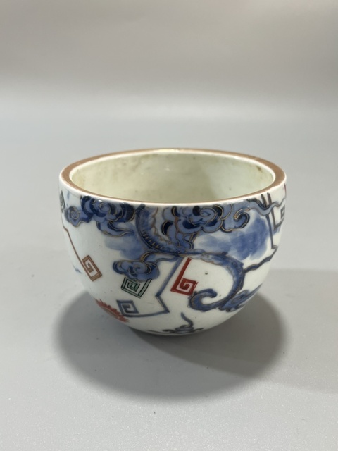 古玩陶瓷日本明治青花礬紅龍紋案缸拍賣,當前價格700元
