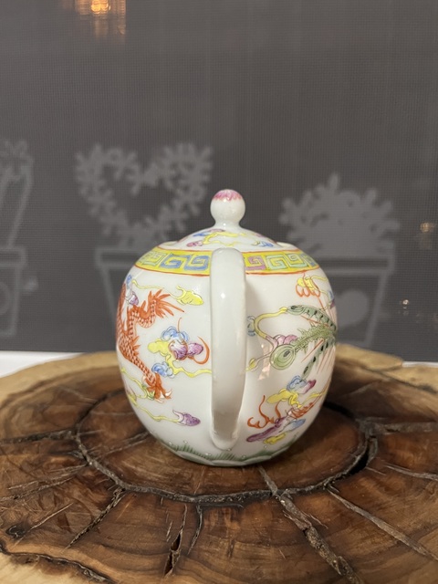 古玩陶瓷(保真卡)粉彩龍鳳呈祥紋壺拍賣,當前價格2588元