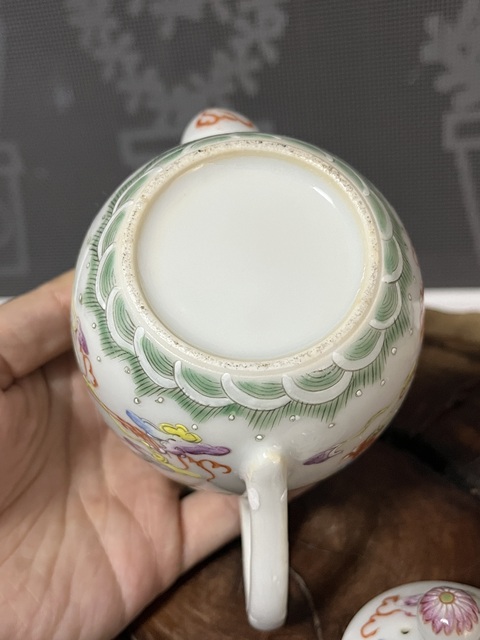 古玩陶瓷(保真卡)粉彩龍鳳呈祥紋壺拍賣,當前價格2588元