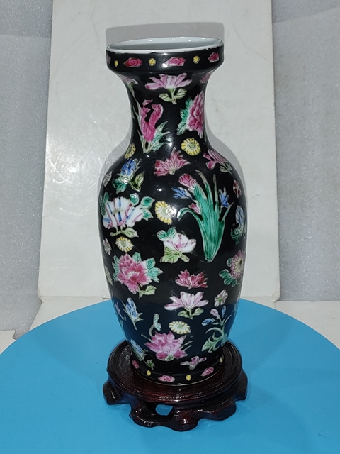 古玩陶瓷墨地粉彩百花不落地盤(pán)口瓶拍賣(mài)，當(dāng)前價(jià)格880元