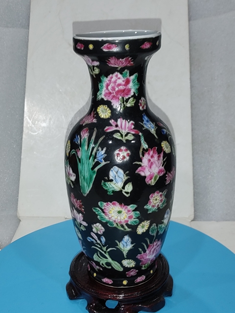 古玩陶瓷墨地粉彩百花不落地盤(pán)口瓶拍賣(mài)，當(dāng)前價(jià)格880元