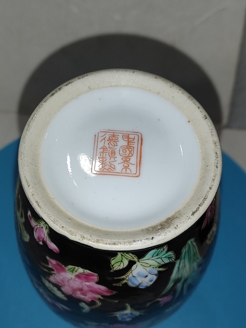 古玩陶瓷墨地粉彩百花不落地盤(pán)口瓶拍賣(mài)，當(dāng)前價(jià)格880元