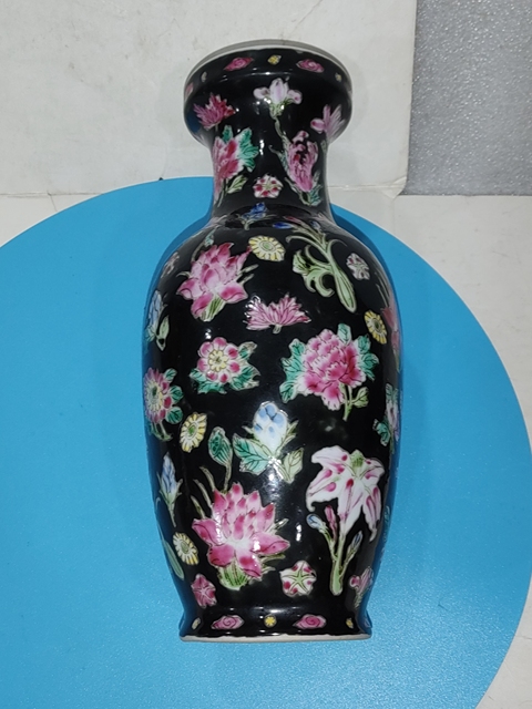 古玩陶瓷墨地粉彩百花不落地盤(pán)口瓶拍賣(mài)，當(dāng)前價(jià)格880元