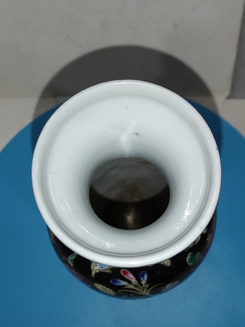 古玩陶瓷墨地粉彩百花不落地盤(pán)口瓶拍賣(mài)，當(dāng)前價(jià)格880元