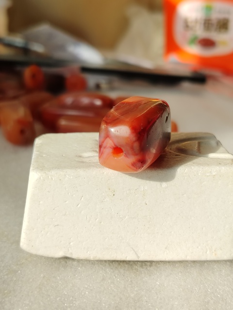 古玩玉器天然紅瑪瑙多棱珠拍賣,當前價格66元