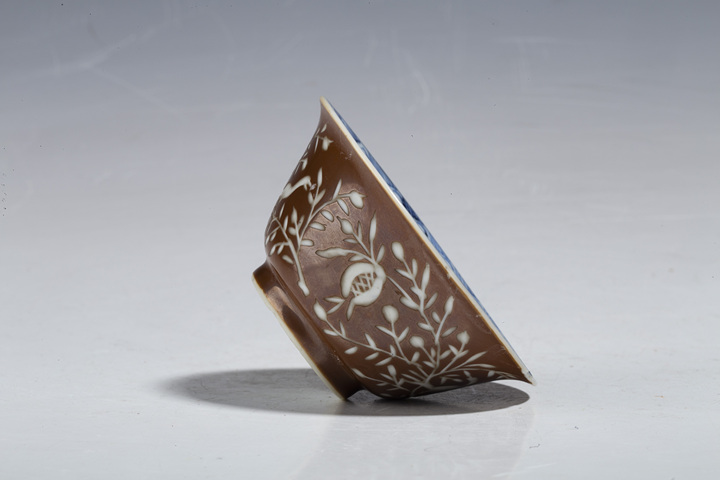 古玩陶瓷清康熙·外紫金釉刻瓷花鳥內(nèi)青花花卉紋杯拍賣,當(dāng)前價(jià)格2600元