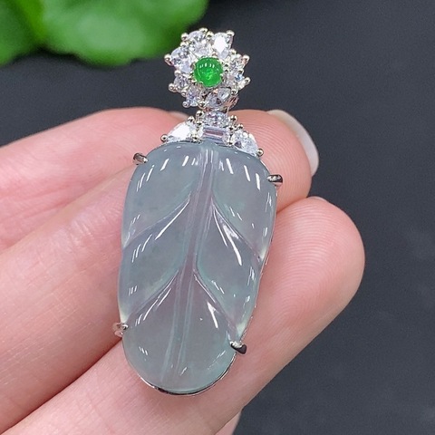 古玩玉器246F26951496（正冰種） 翡翠葉子掛件  非金鑲 配珠非翡翠拍賣，當(dāng)前價(jià)格338元