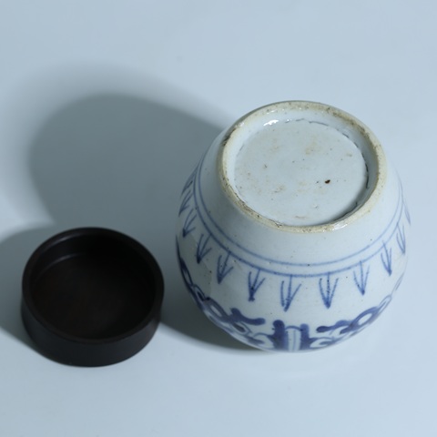 古玩陶瓷清乾隆青花夔龍紋罐拍賣,當前價格2999元