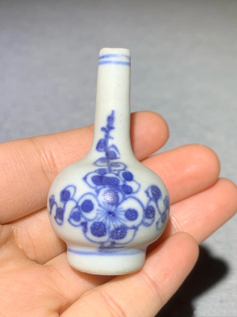 古玩陶瓷清·康熙梅紋青花小天球瓶拍賣(mài),當(dāng)前價(jià)格2200元