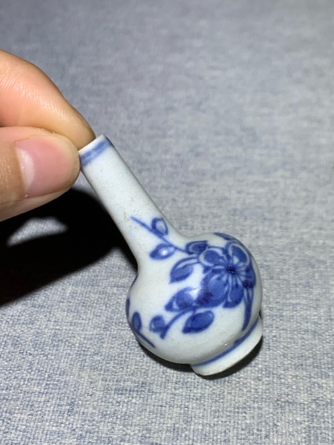 古玩陶瓷清·康熙梅紋青花小天球瓶拍賣(mài),當(dāng)前價(jià)格2200元