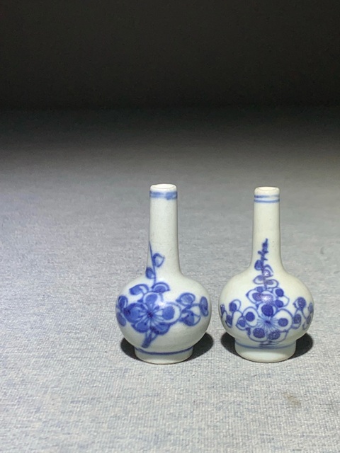 古玩陶瓷清·康熙梅紋青花小天球瓶拍賣(mài),當(dāng)前價(jià)格2200元