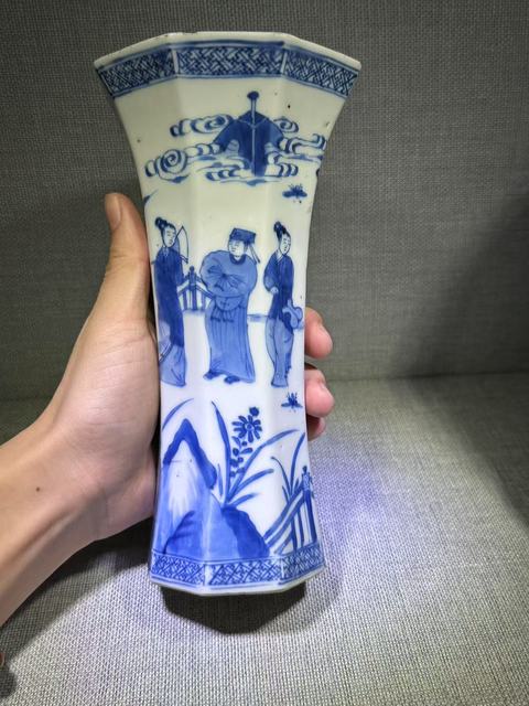 古玩陶瓷人物紋青花花觚拍賣，當前價格17000元