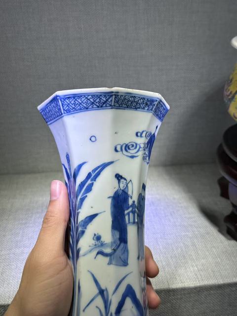 古玩陶瓷人物紋青花花觚拍賣，當前價格17000元