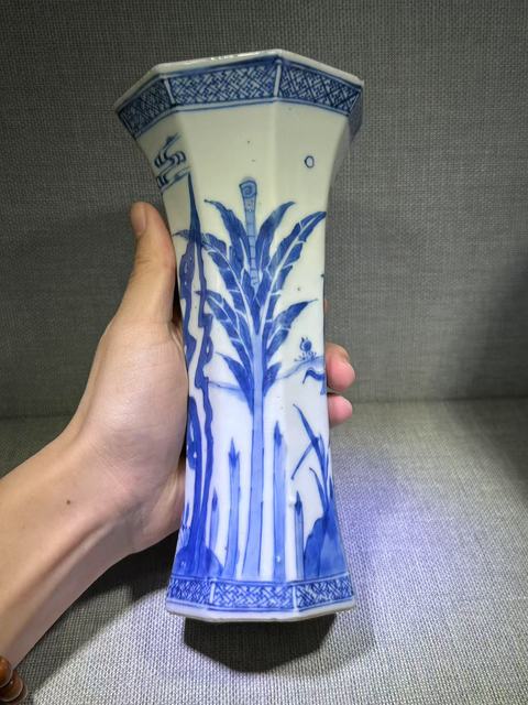 古玩陶瓷人物紋青花花觚拍賣，當前價格17000元