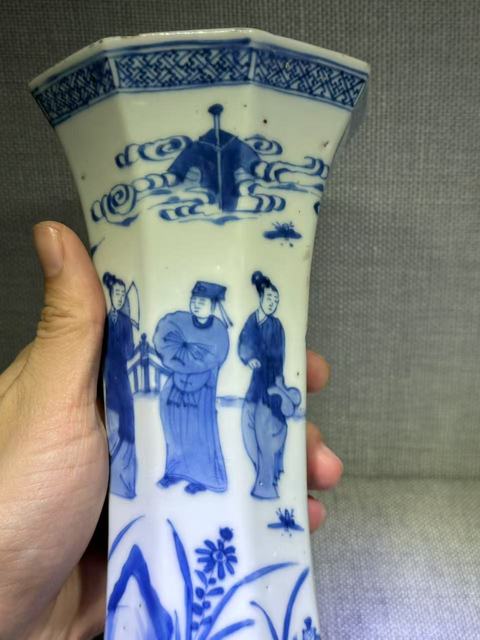 古玩陶瓷人物紋青花花觚拍賣，當前價格17000元