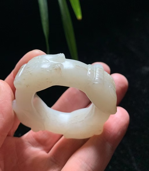 古玩玉器老和田玉雕“蟬紋發箍”拍賣，當前價格28000元