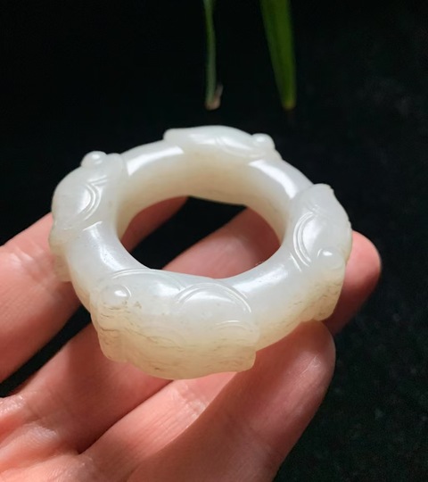 古玩玉器老和田玉雕“蟬紋發箍”拍賣，當前價格28000元