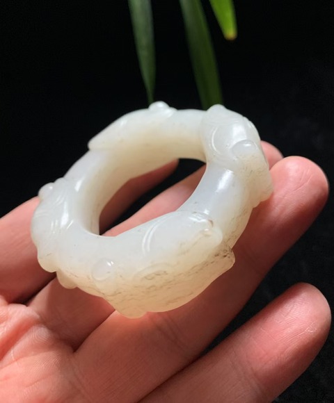 古玩玉器老和田玉雕“蟬紋發箍”拍賣，當前價格28000元
