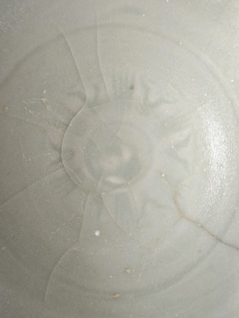 古玩陶瓷元末明初·龍泉暗刻花卉紋高足杯拍賣，當(dāng)前價(jià)格6000元
