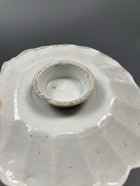 古玩陶瓷乾隆廣彩模印花卉紋燭臺拍賣，當前價格4800元