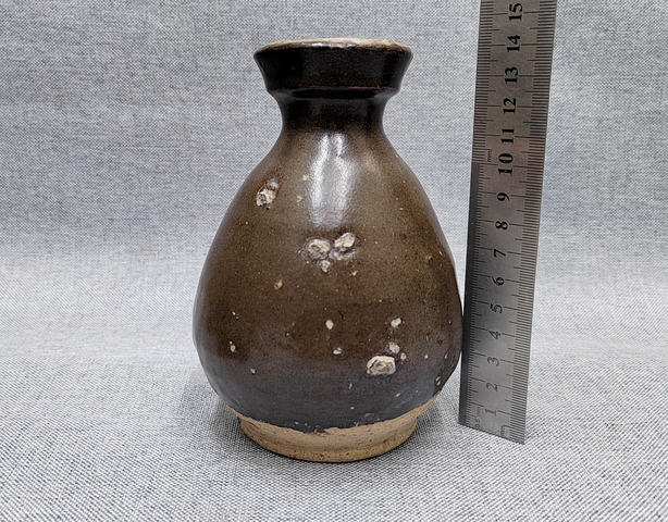 古玩陶瓷元代?茶葉末釉盤口瓶拍賣，當前價格766元