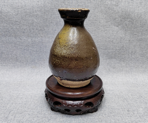 古玩陶瓷元代?茶葉末釉盤口瓶拍賣，當前價格766元