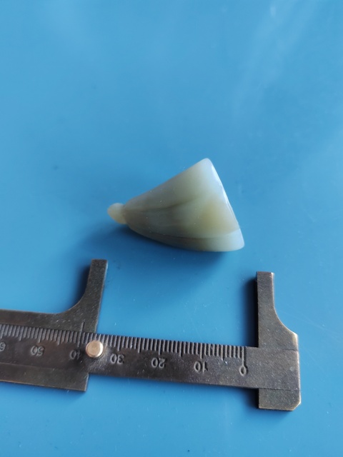 古玩玉器和田玉雕“蓮蓬”掛墜拍賣,當前價格599元