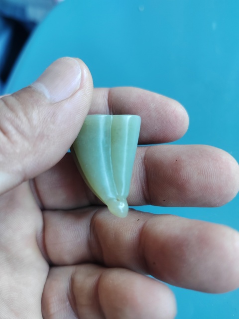 古玩玉器和田玉雕“蓮蓬”掛墜拍賣,當前價格599元