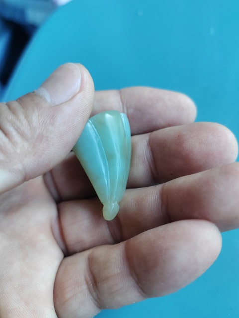古玩玉器和田玉雕“蓮蓬”掛墜拍賣,當前價格599元