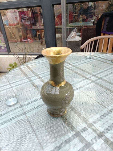 古玩陶瓷館藏級南宋龍泉青瓷花觚拍賣,當前價格1980元