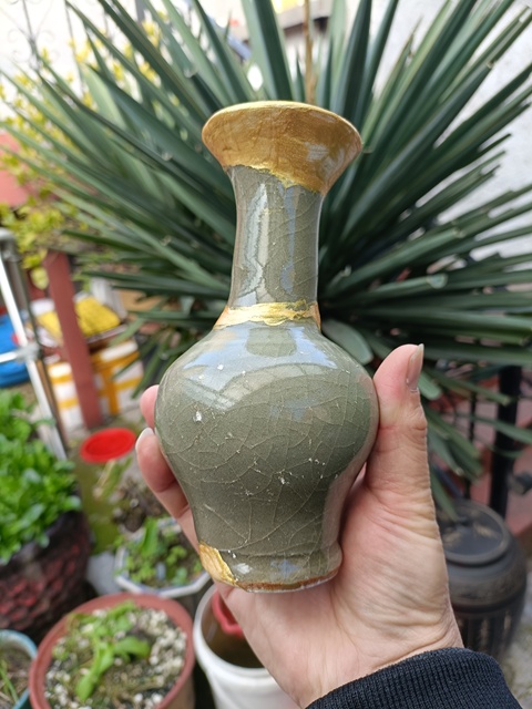 古玩陶瓷館藏級南宋龍泉青瓷花觚拍賣,當前價格1980元