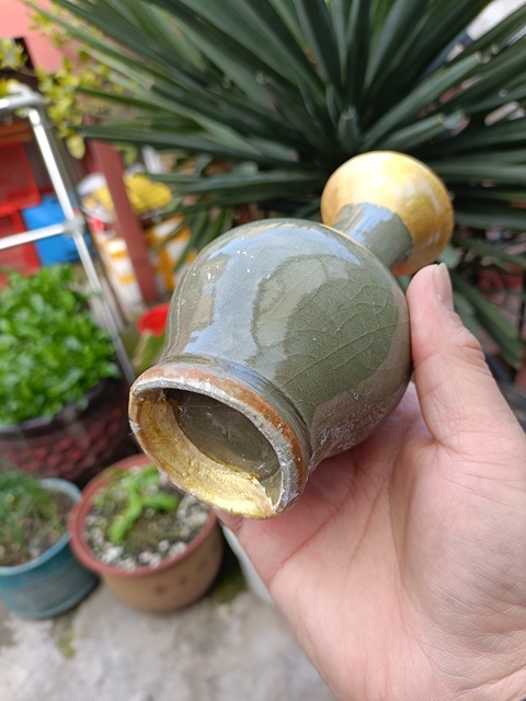 古玩陶瓷館藏級南宋龍泉青瓷花觚拍賣,當前價格1980元