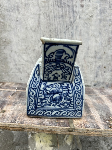 古玩陶瓷清中期 青花虎子拍賣,當前價格388元