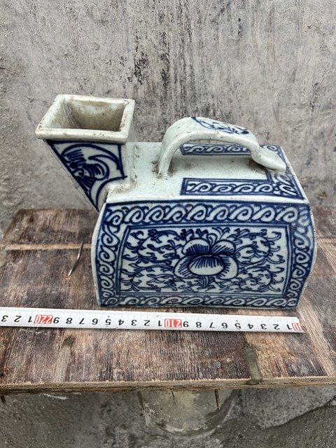 古玩陶瓷清中期 青花虎子拍賣,當前價格388元