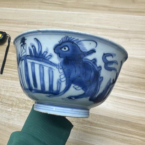 古玩陶瓷明晚期青花瑞獸紋大茶碗拍賣,當前價格18888元