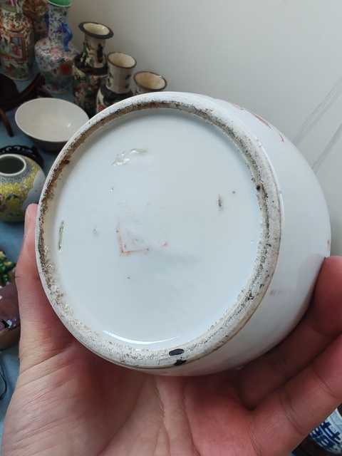 古玩陶瓷晚清時期礬紅獅子紋提梁壺拍賣,當前價格1280元