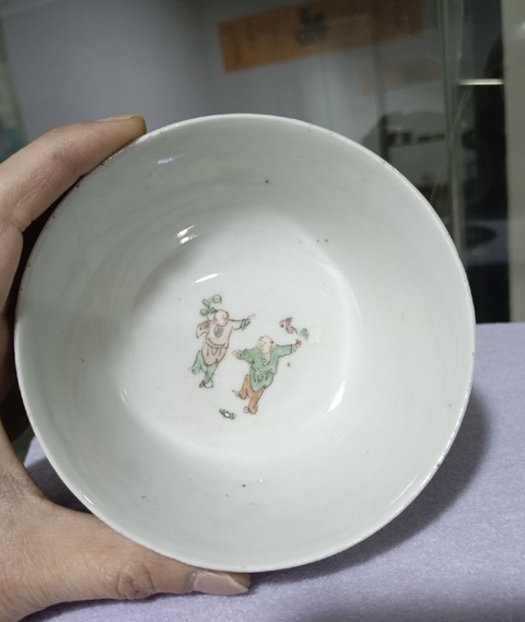 古玩陶瓷粉彩百子鬧春圖茶碗拍賣,當前價格2000元