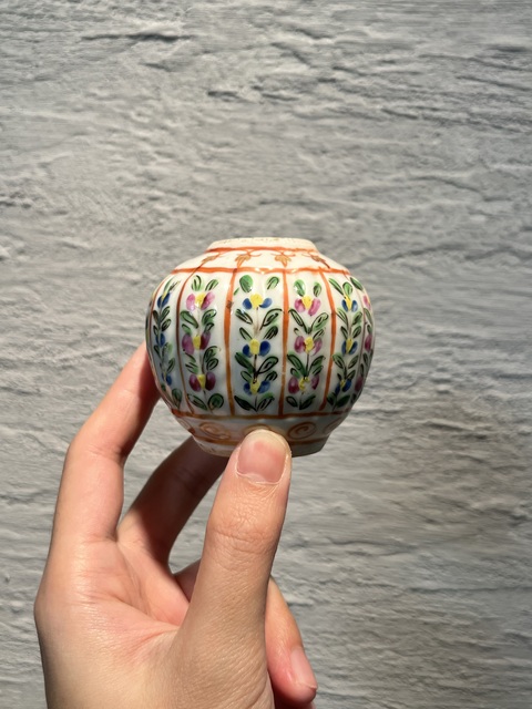 古玩陶瓷粉彩花卉紋瓜棱水盂拍賣，當前價格400元